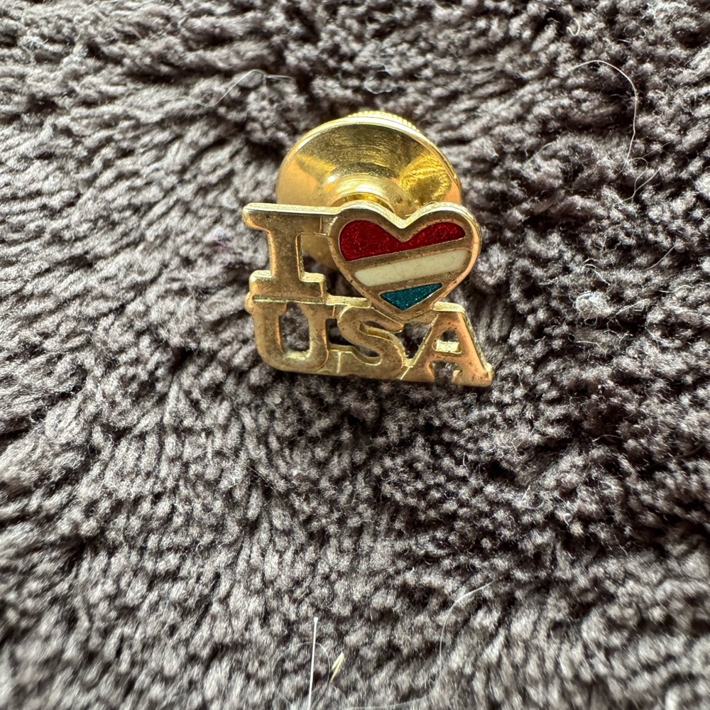 Bundle 3 for $10. Vintage Avon lapel / hat pin I Love USA 🇺🇸 EUC
